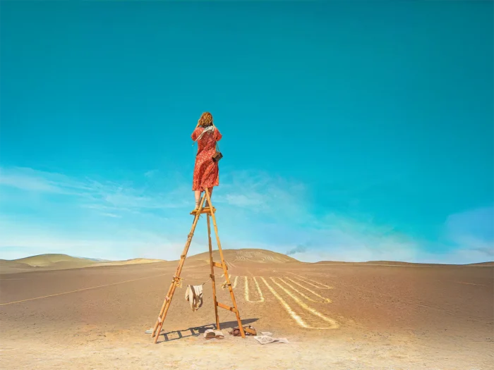 Perù, 1936. Maria, una giovane insegnante tedesca fuggita a Lima, incontra Paul d'Harcourt, un archeologo francese. Durante un’escursione nel deserto, i due si imbattono una serie di misteriose e gigantesche linee millenarie tracciate nel terreno, che Maria tenterà di decifrare e proteggere per il resto della sua vita.	
Ispirato alla vita dell’archeologa tedesca Maria Reiche.